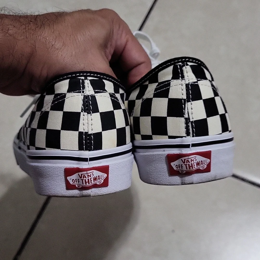 Vans - Picture 5 of 10